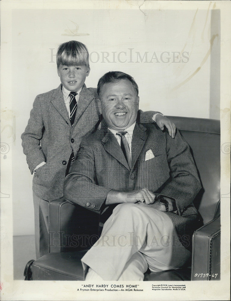 1958 Press Photo Actor Mickey Rooney and son Teddy - Historic Images