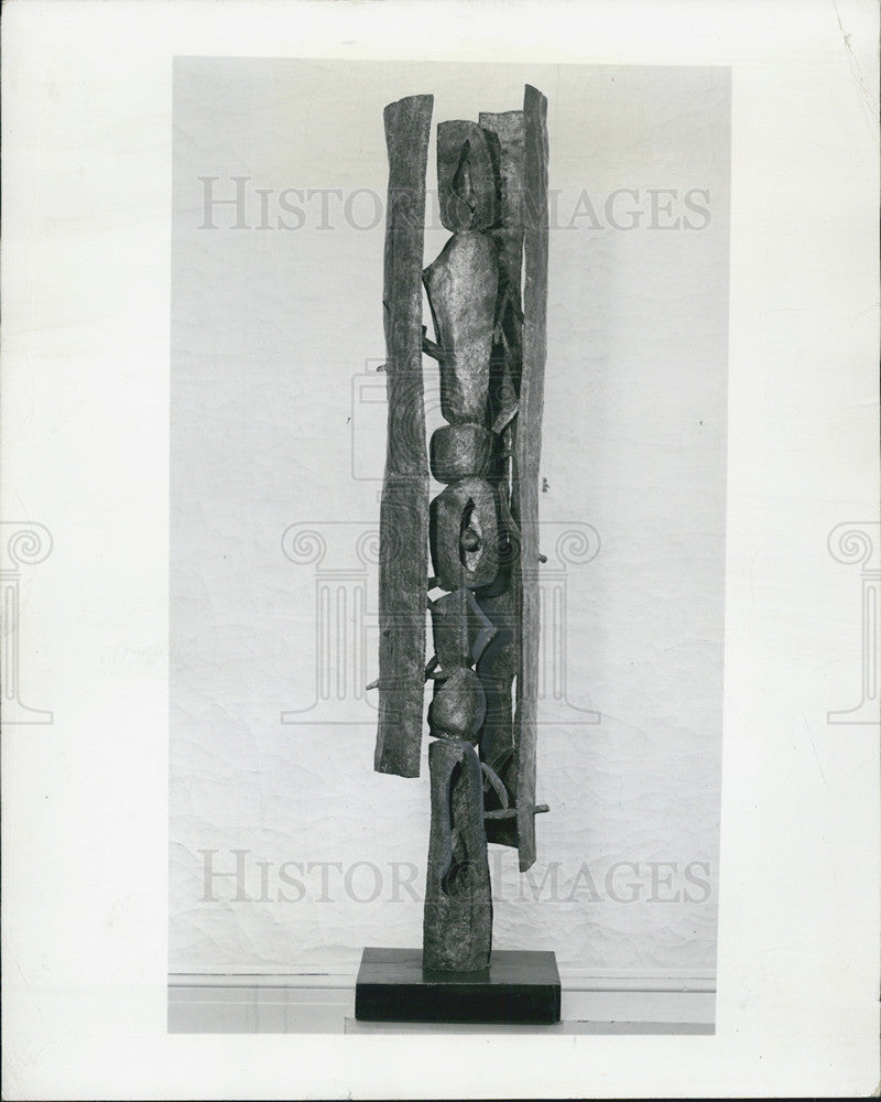 1957 Press Photo The Cloak, bronze and steel, made by artist Seymour Lipton - Historic Images