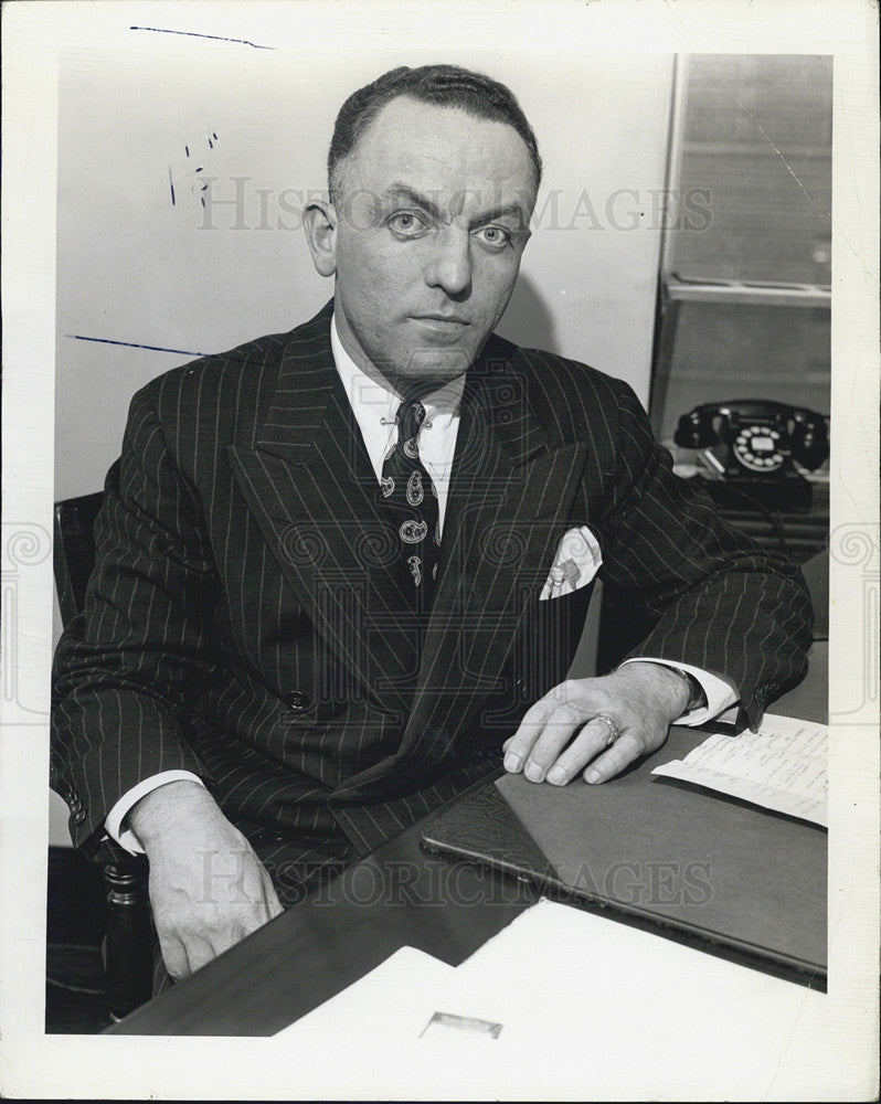 1942 Press Photo John Padulo business manager of the Chicago Sun - Historic Images