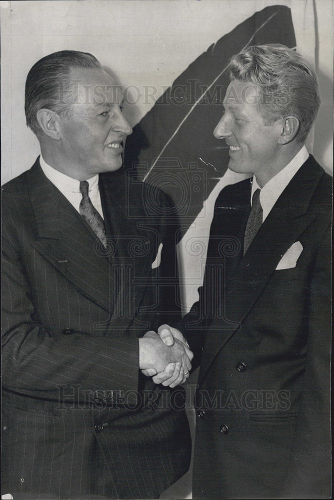 1945 Press Photo Walter Paepcke, Danny Kaye, Orchestra Hall - Historic Images