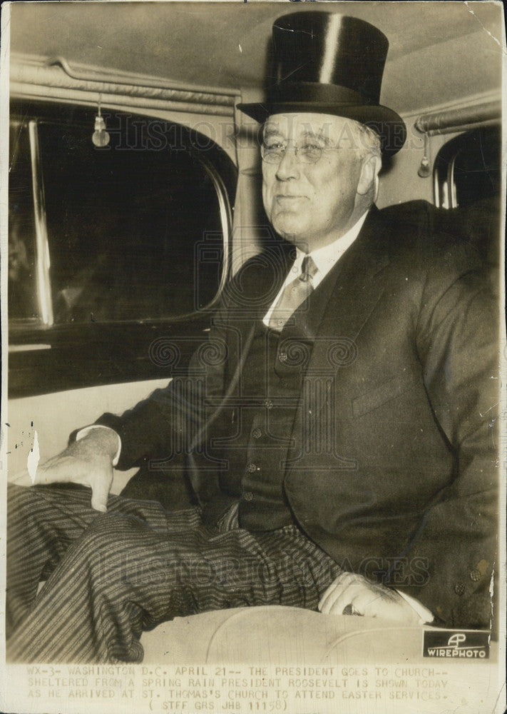 1935 Press Photo President Roosevelt on his way to church in car - Historic Images