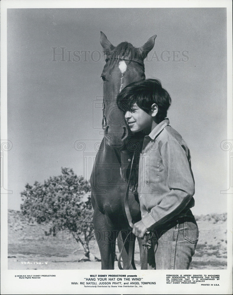 1969 Press Photo Ric Natoli, Hang your Hat on the Wind - Historic Images