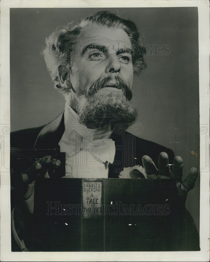 1958 Press Photo Emlyn Wililams as Charles Dickens Actor - Historic Images