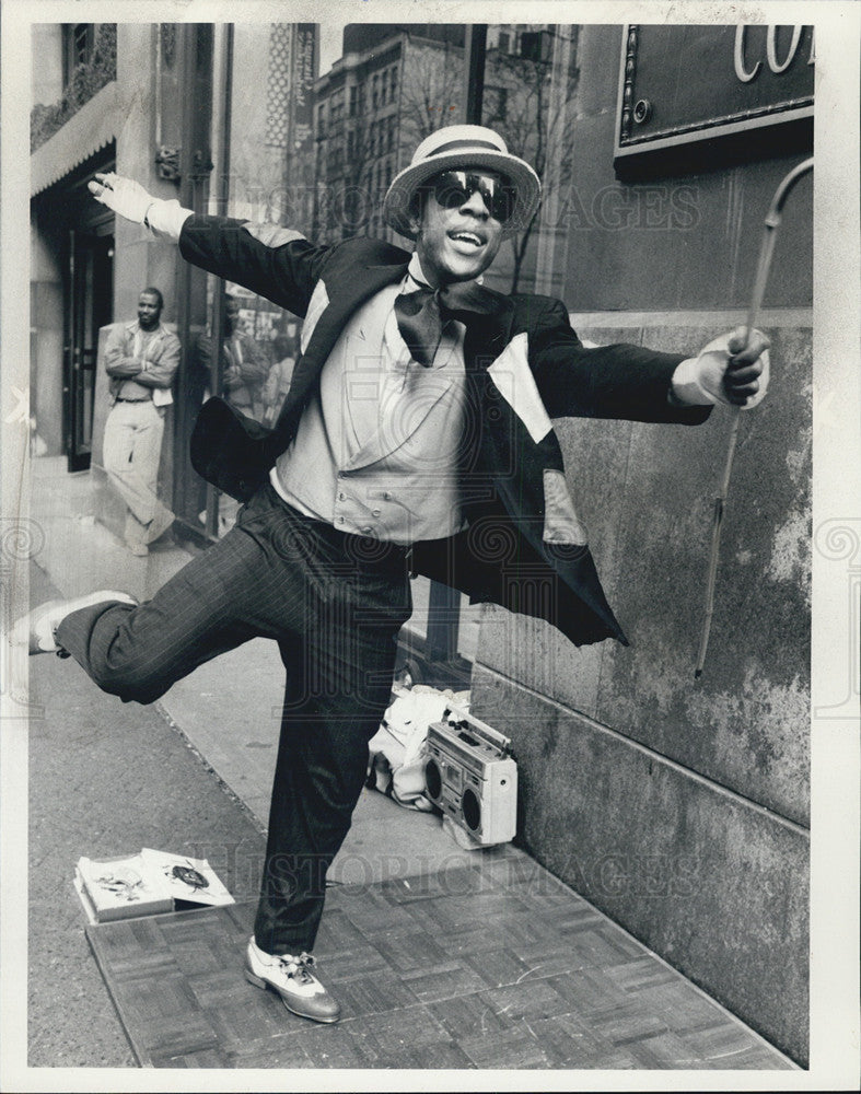 1985 Press Photo Ayrie Easley &quot;Mr Tops&quot; street performer - Historic Images