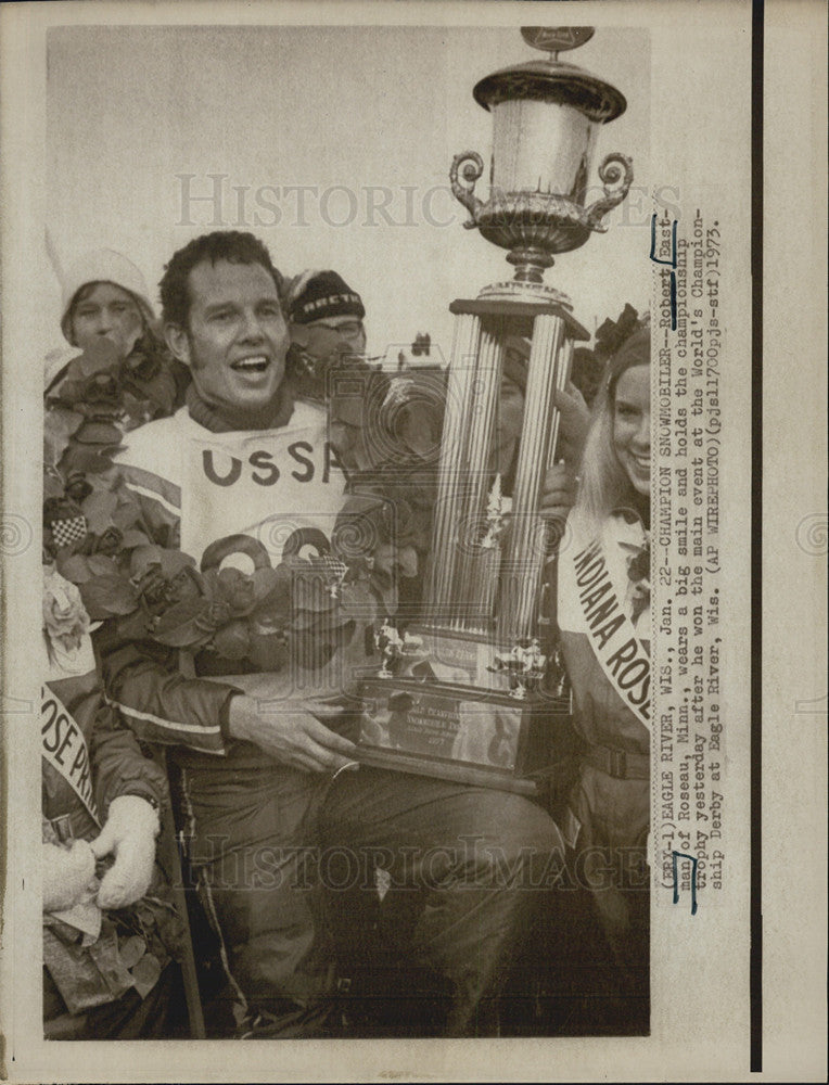 1973 Press Photo Robert Eastman,World Championship trophy - Historic Images