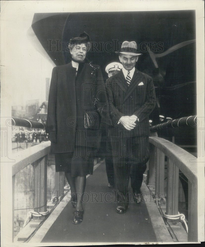 1945 Press Photo Mrs Franklin Roosevelt &amp; Sec of Navy James V Forrestal - Historic Images