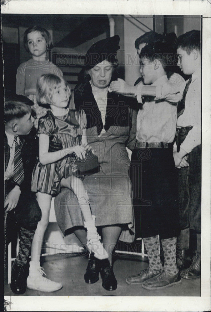 1940 Press Photo Children&#39;s Hospital kids and Mrs Franklin D Roosevelt - Historic Images