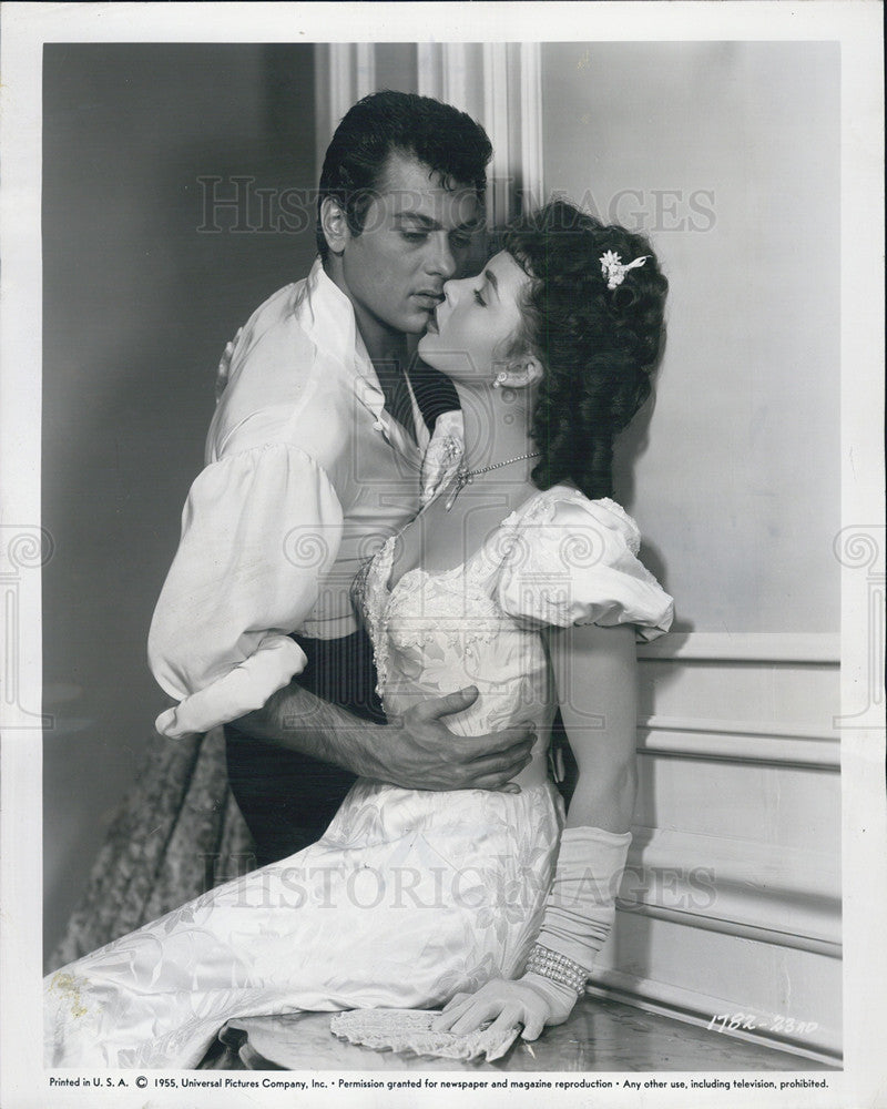 1955 Press Photo Tony Curtis Colleen Miller The Purple Mask Actors Movie - Historic Images