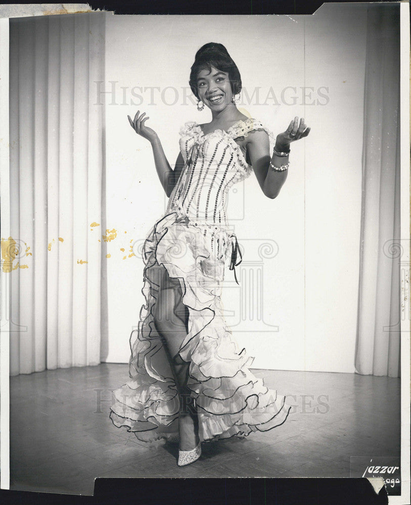 1960 Press Photo Tiny Montez singer performing at the Calypso Voodoo - Historic Images