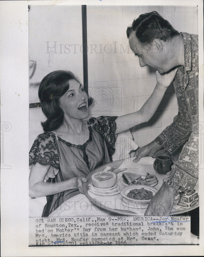 1966 Press Photo Joy Noufer received breakfast in bed for mother&#39;s day from husband John - Historic Images