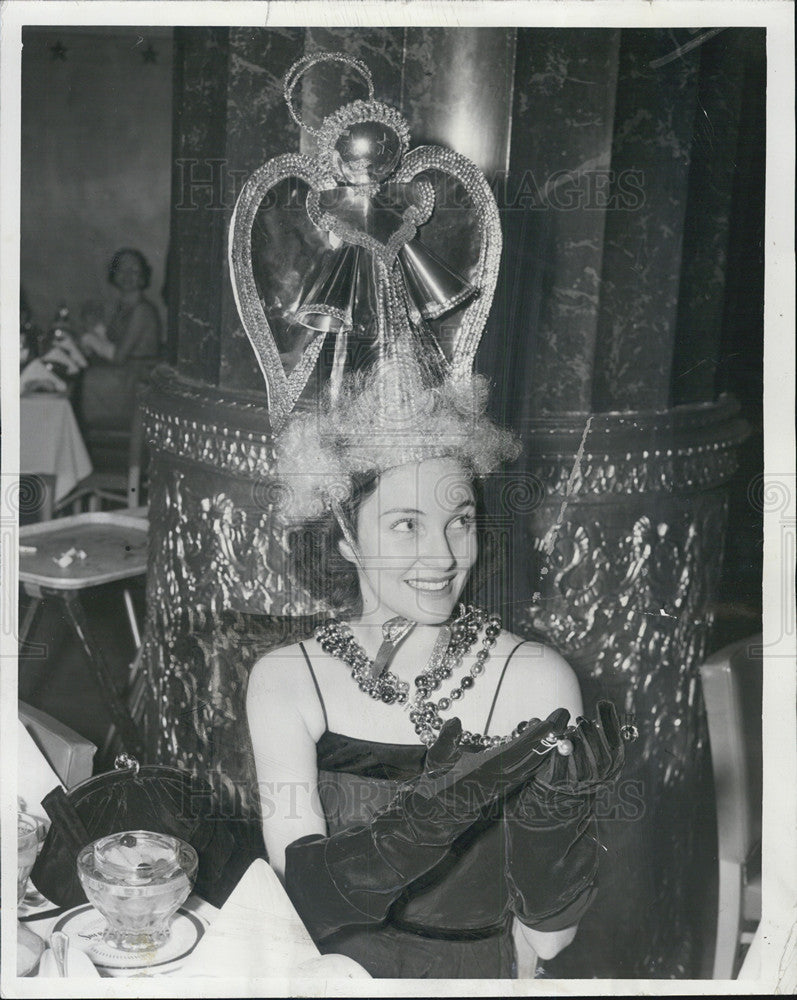 1952 Press Photo Travelers Aid Ball Mrs Clokey Moore - Historic Images