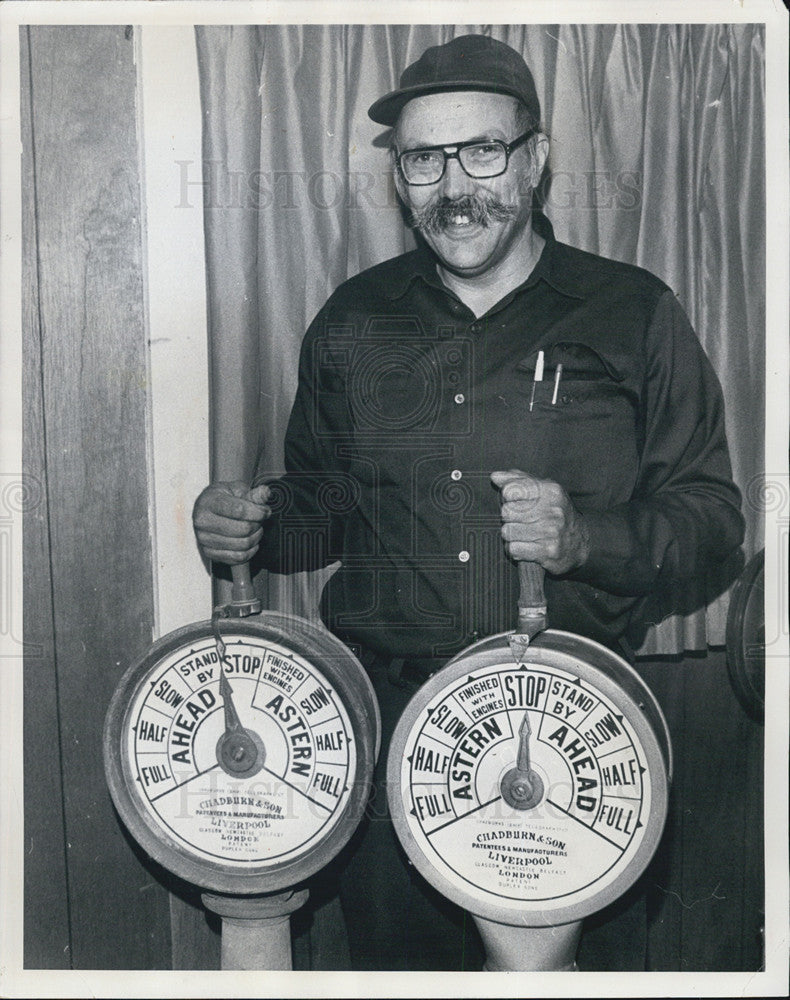 1981 Press Photo John R Steele and ships parts - Historic Images