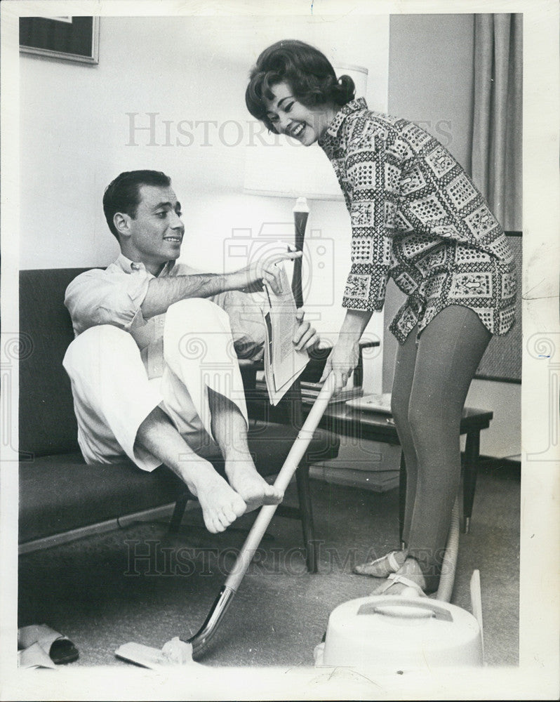 1963 Press Photo Joan Ross, a Gaslight Girl, keeps up with household chores. - Historic Images