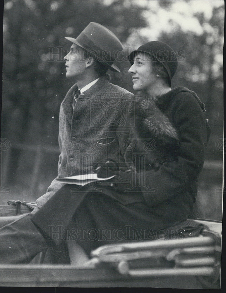 Press Photo Couple sitting on back of a convertible car - Historic Images