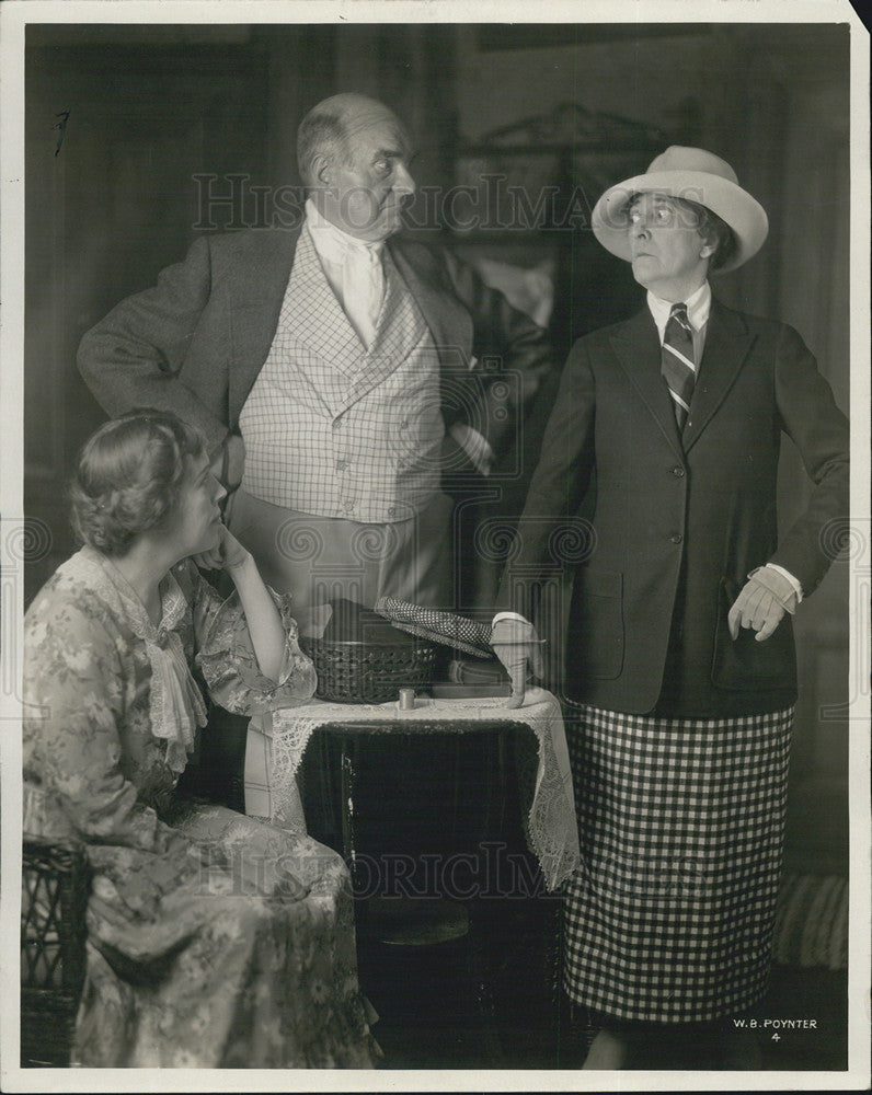 1925 Press Photo Edna Oliver, Burr McIntosh, Helen Strickland - Historic Images
