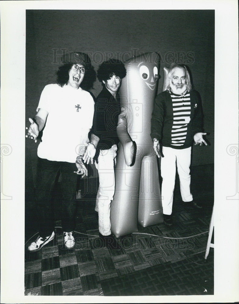 1989 Press Photo Mark Volman,Shepard Stern&amp; Howard Kaylan with Gumby - Historic Images