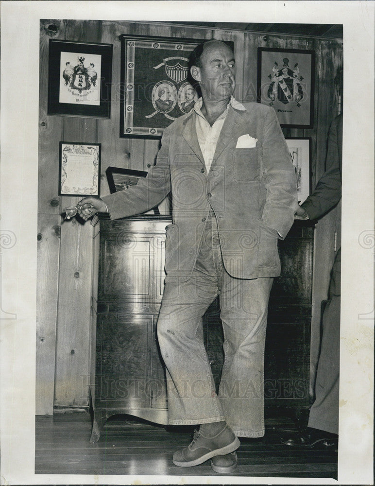 1956 Press Photo Adlai Stevenson at his Farm home in Libertyville, IL - Historic Images