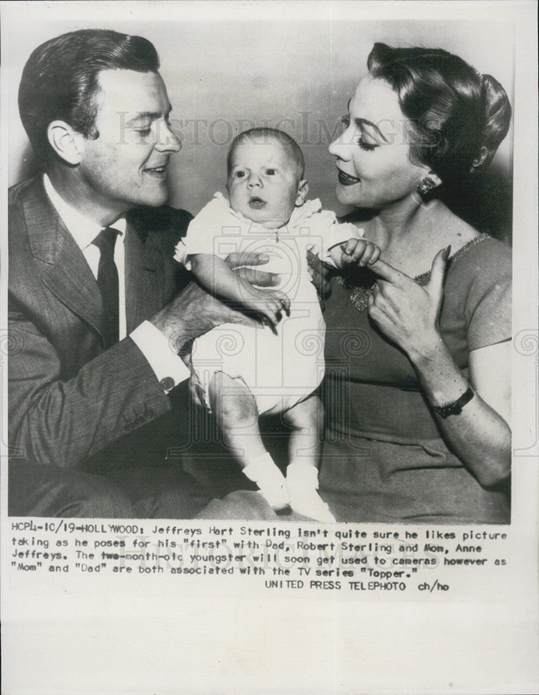 1954 Press Photo Robert Sterling &amp; Anne Jeffreys and baby son - Historic Images