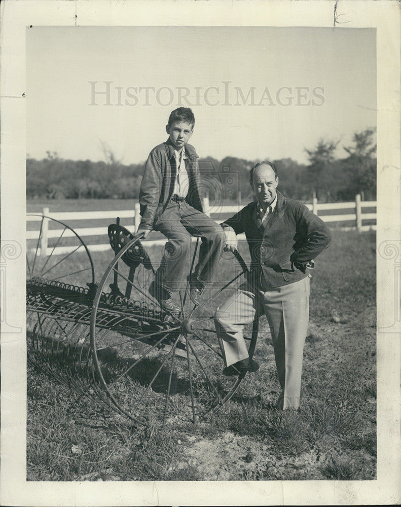 1948 Press Photo Adlai Stevenson and his Son John Fell Stevenson 12 - Historic Images