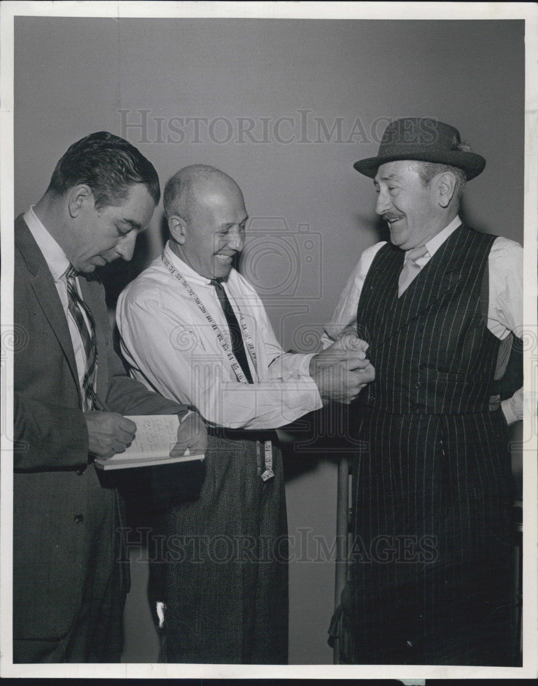 1958 Press Photo Tailor fits &quot;Fashion Plate&quot; Adolphe Menjou - Historic Images