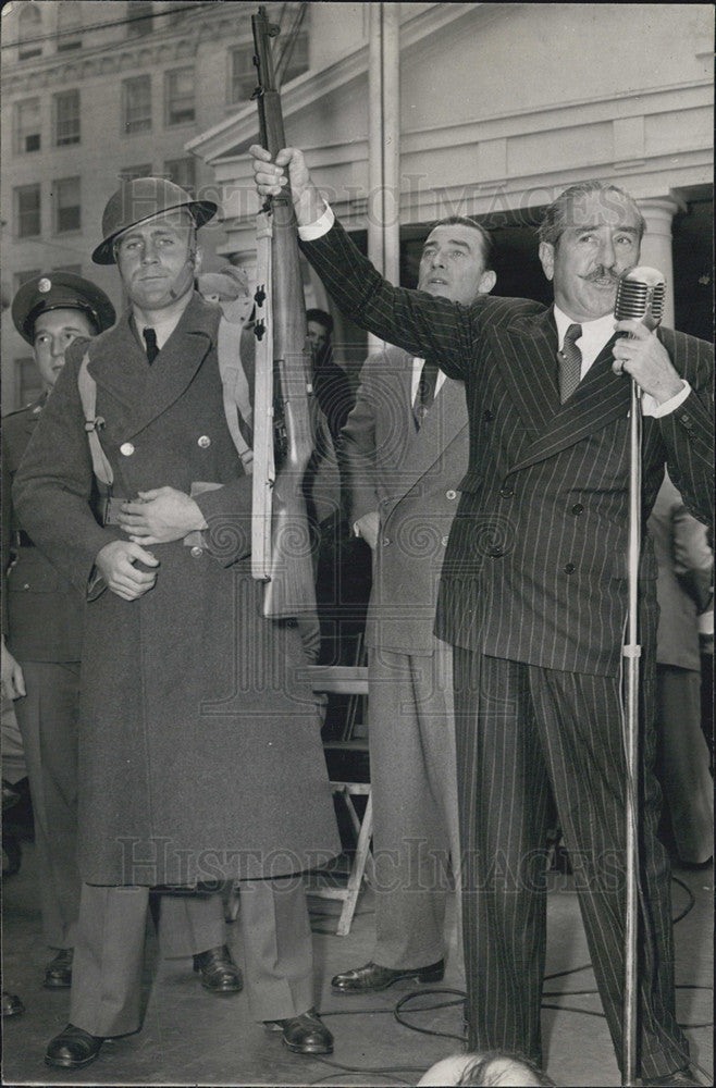 1942 Press Photo  Adolphe Menjou - Historic Images