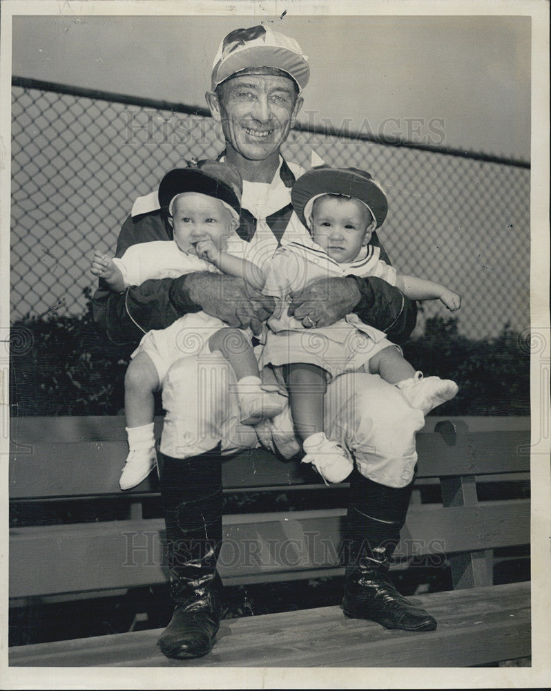 1948 Press Photo Jockey Jimmy McCoy with Grand Children - Historic Images