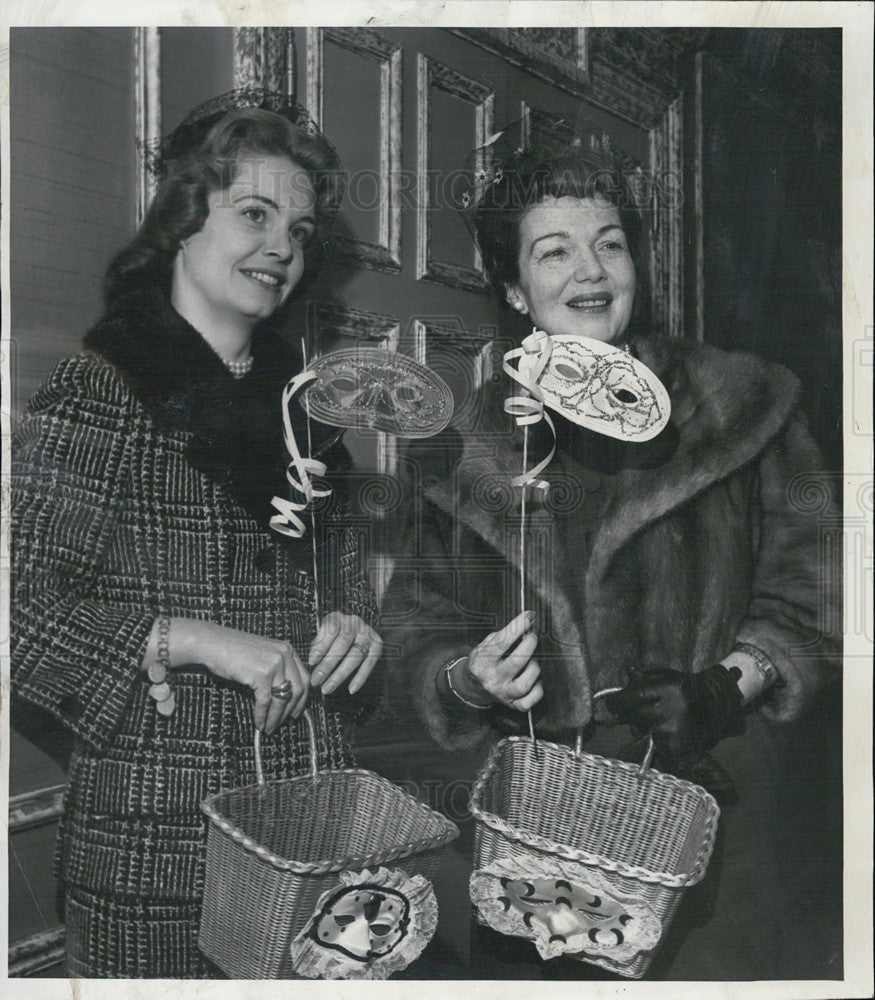 1960 Press Photo Mrs. Walter G. McGuire and Mrs. Harry L. Drake - Historic Images