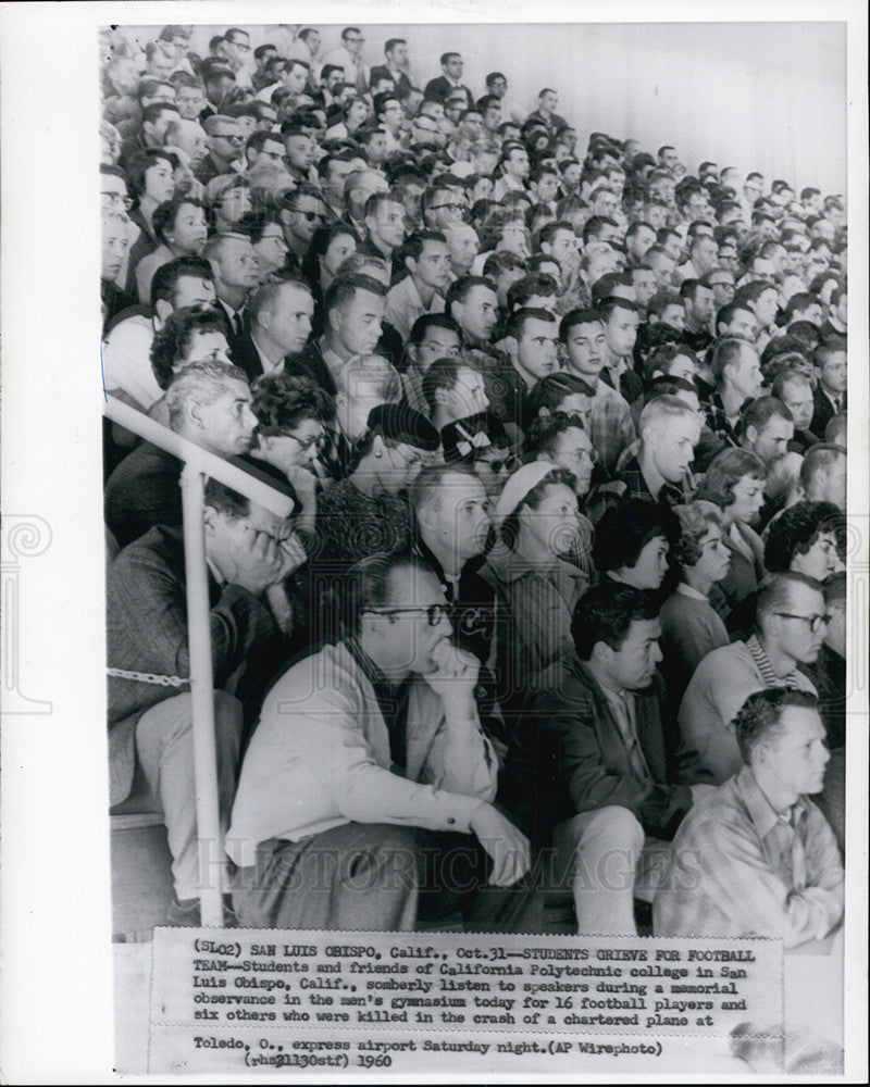 1960 Press Photo California Polytechnic College Mourns Loss of 16 Players Killed - Historic Images