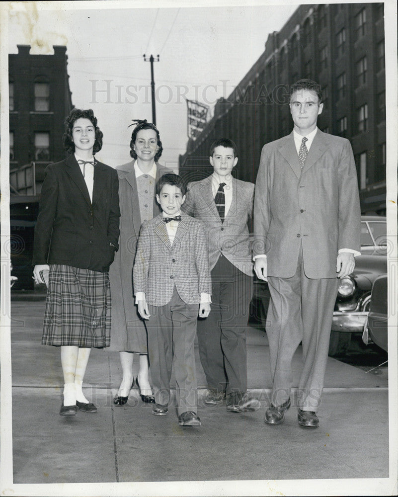 1954 Press Photo Mr. and Mrs. John McGuire and Family - Historic Images