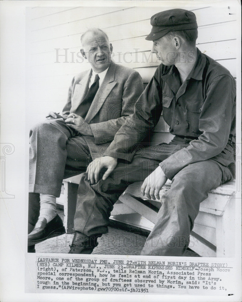 1951 Press Photo Joseph Moore tells correspondent Relman Morin about the Army - Historic Images