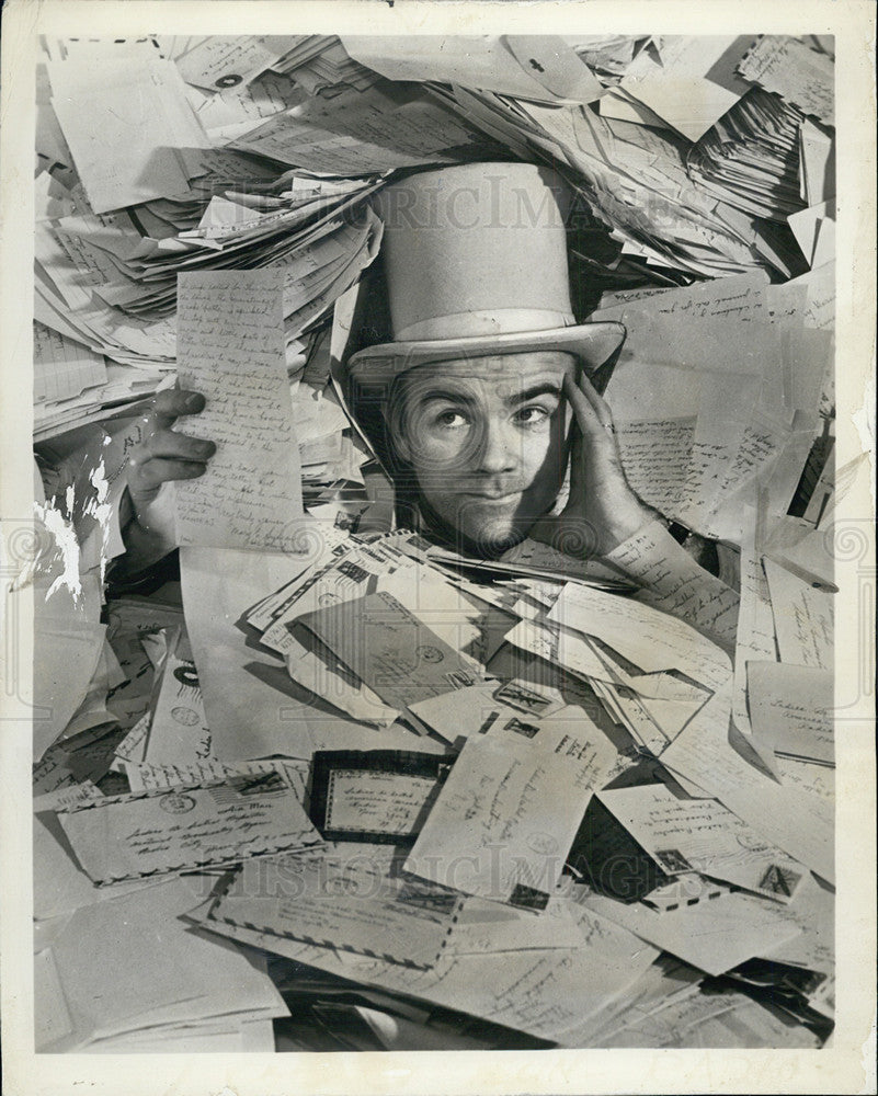 1945 Press Photo Johnny Olsen in &quot;Ladies Be Seated&quot; - Historic Images