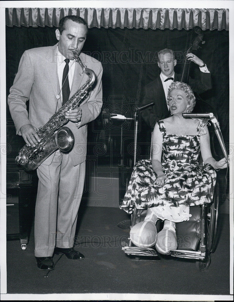 1954 Press Photo Vocalist Ann McCall performs in a wheelchair at a night club. - Historic Images