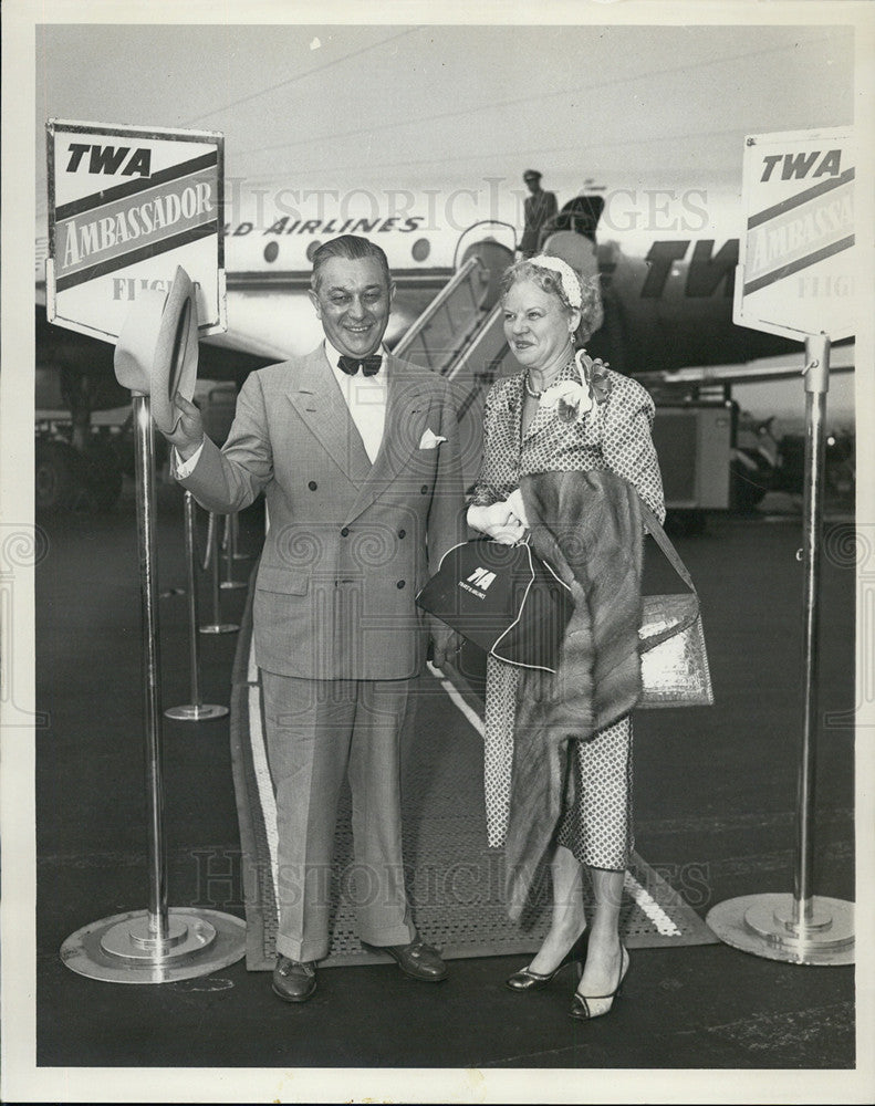 1953 Press Photo Mr &amp; Mrs Russell Putnam Leaving for London - Historic Images