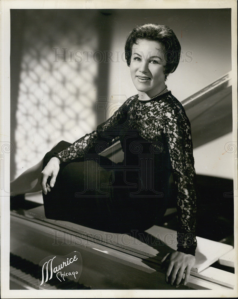 1961 Press Photo Lee Lind on top of the piano - Historic Images