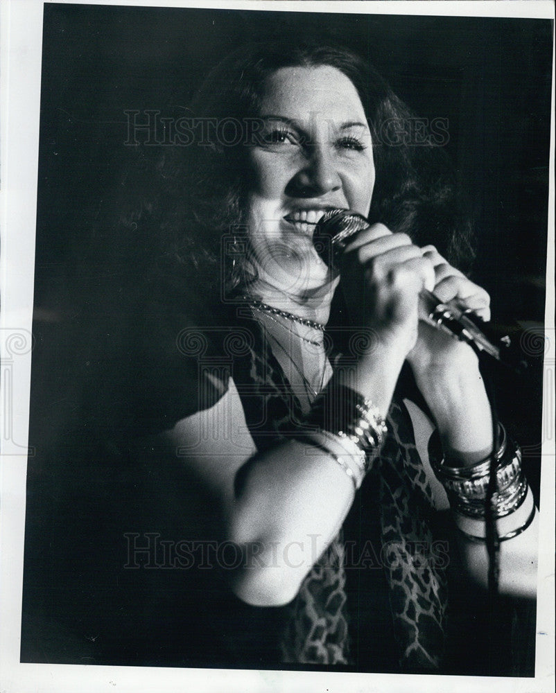 1977 Press Photo Vocalist Flora Purim appearing on PBM&#39;s Jazz Medium - Historic Images