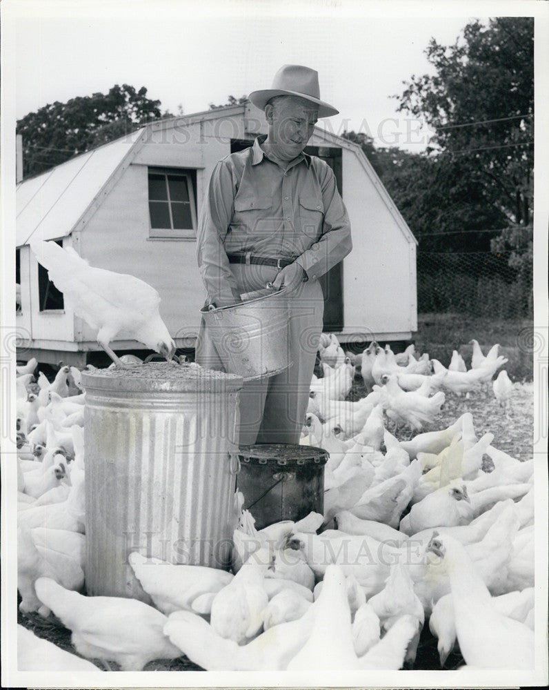 1956 Press Photo Everett Mitchell of NBC&#39;s &quot;National Farm 7 Home Hour&quot; - Historic Images