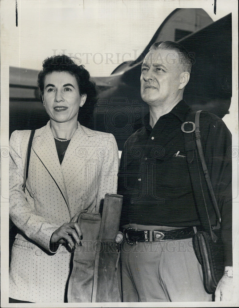 1948 Press Photo Mr. and Mr. Chester arrived in British Guiana for Jaguar Hunt. - Historic Images