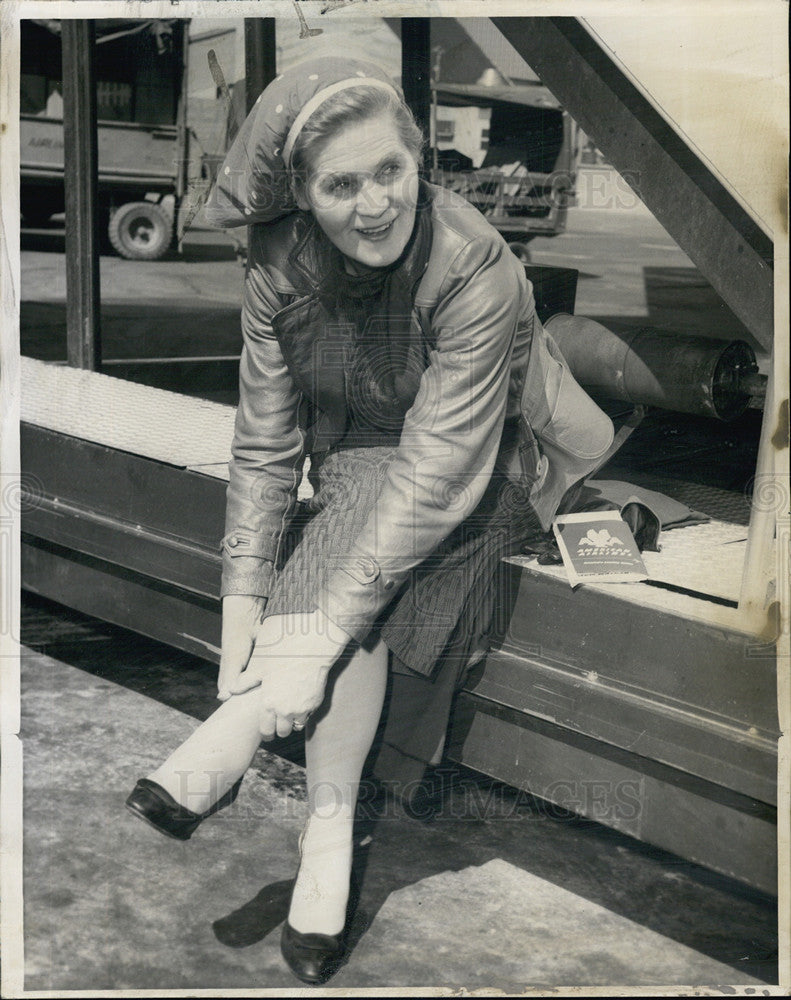 1960 Press Photo Dr. Barbara Moore - Historic Images