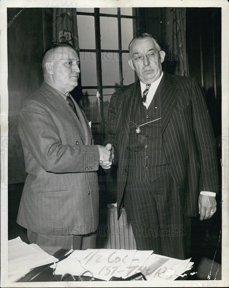 1942 Press Photo Warden E. M. Stubblefield & Walter Moody - Historic Images