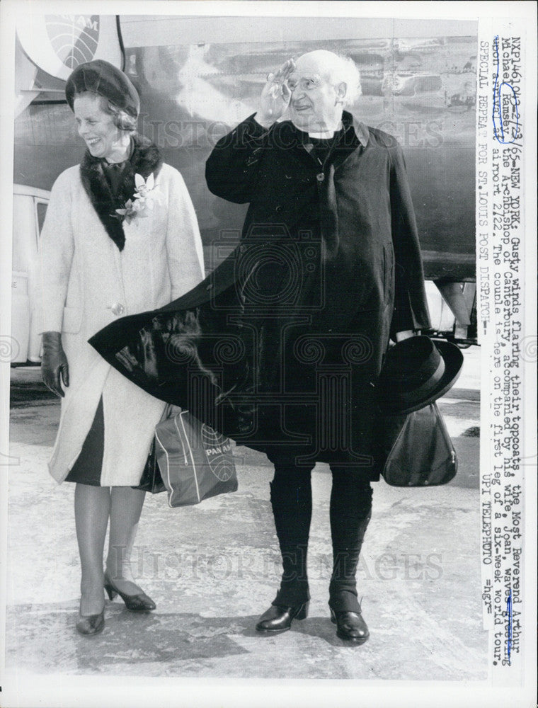 1965 Press Photo Rev. Arthur Michael Ramsey &amp; wife Joan flaring their topcoats - Historic Images