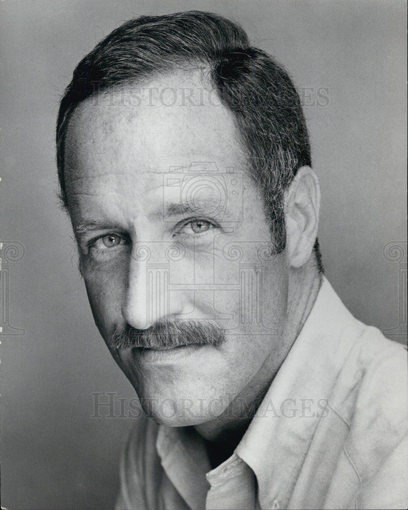 Remak Ramsay stars with Niki Flacks in