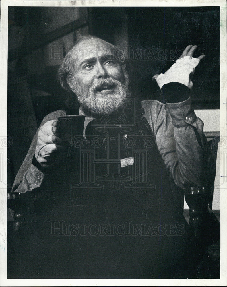 1975 Press Photo Director Yuri Rasovsky - Historic Images