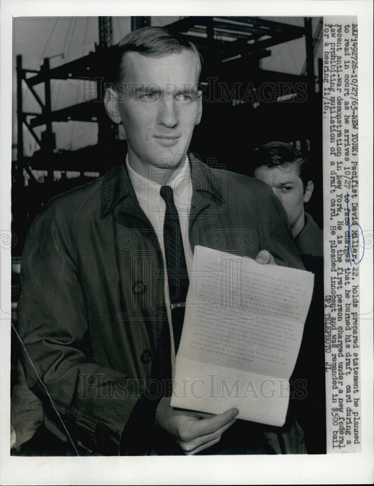 1965 Press Photo Pacifist David Miller,demonstrator who burned draft card - Historic Images