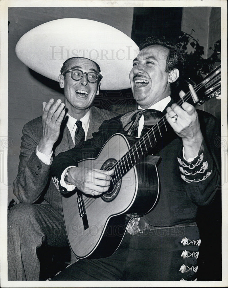 1965 Press Photo singer actor Russell Nype The Owl and the Pussycat Mexican - Historic Images