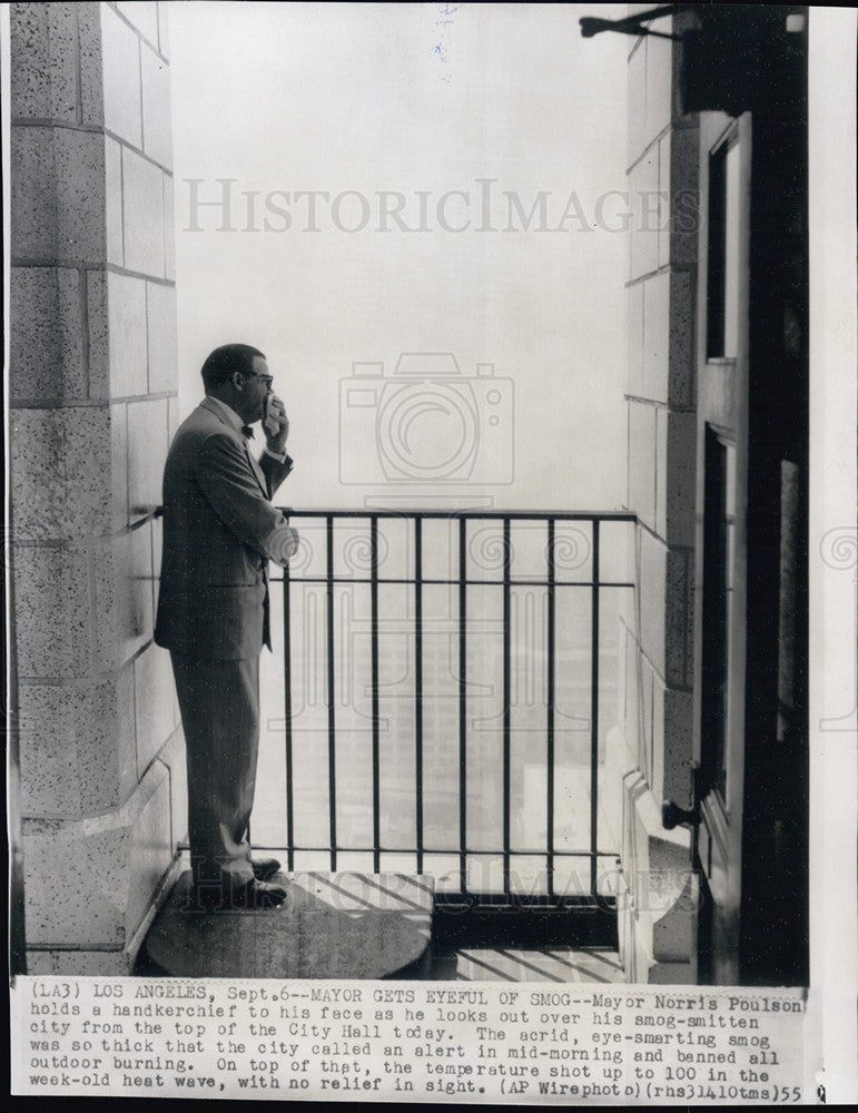 1955 Press Photo Mayor Norris Poulson Mourns Smog - Historic Images