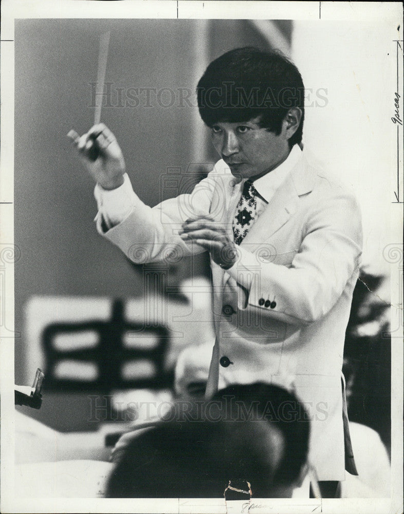 1969 Press Photo Seiji Ozawak Chicago Symphony conductor Ravinia Festival - Historic Images