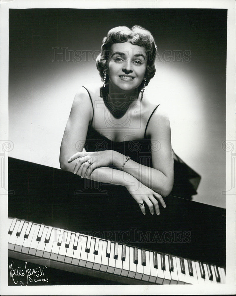 1961 Press Photo Dorothy Olson Singing Pianist - Historic Images