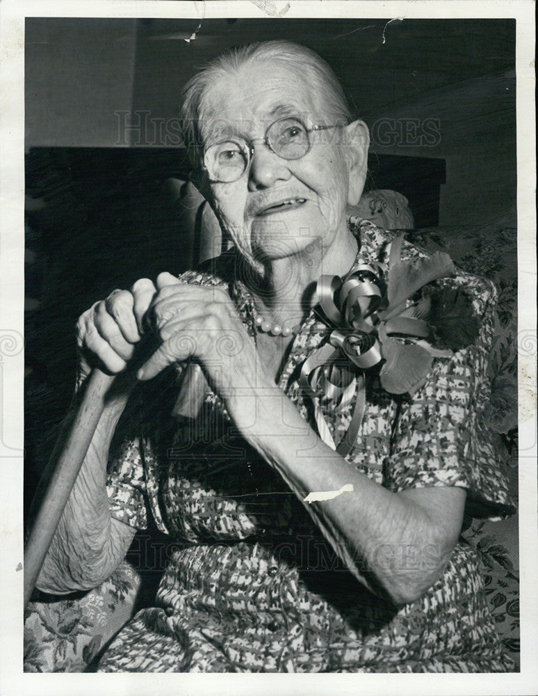 1961 Press Photo Mrs. Anna Olson 100 years old - Historic Images