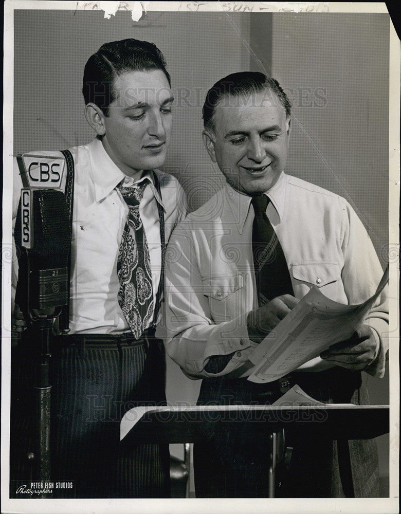 1943 Press Photo Danny O&#39;Neil Caesar Petrilla musical Notes - Historic Images