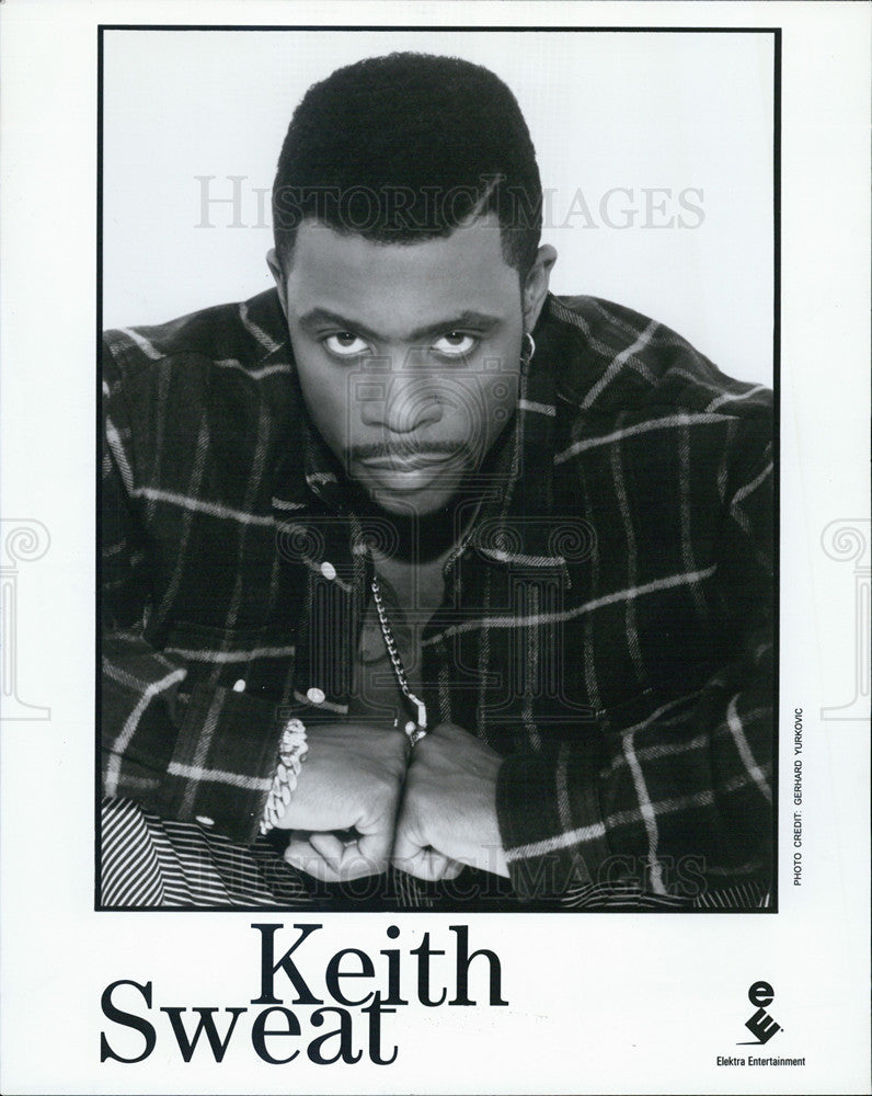 1996 Press Photo Keith Sweath performs at the Star Plaza Theater - Historic Images